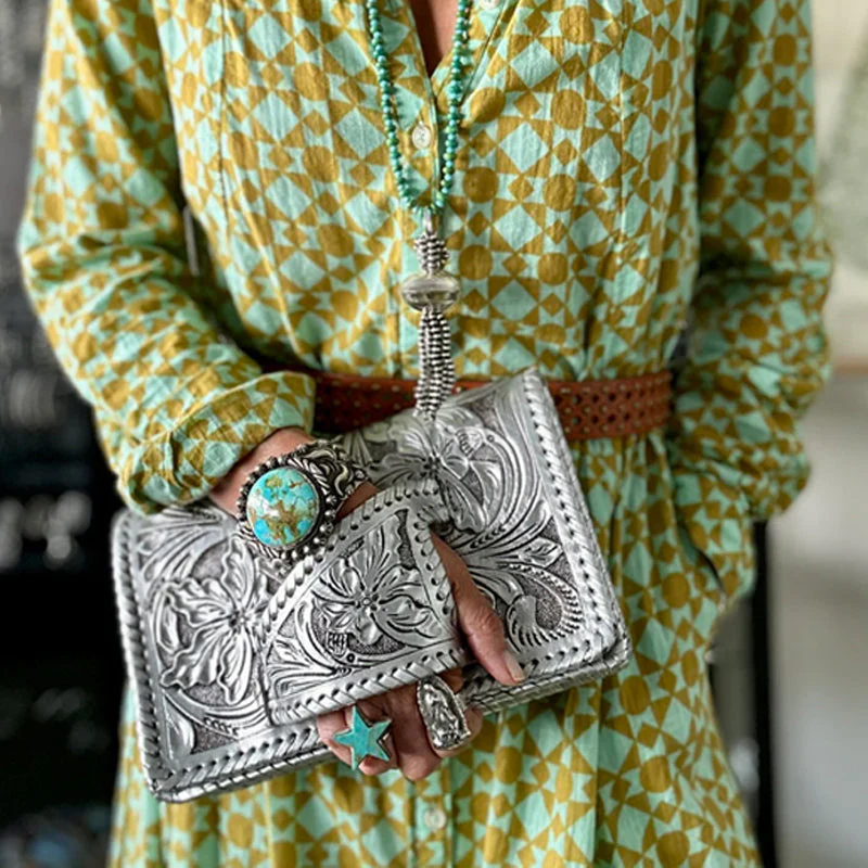 "Silver Flower Dance" Western-Style Clutch - Image 3