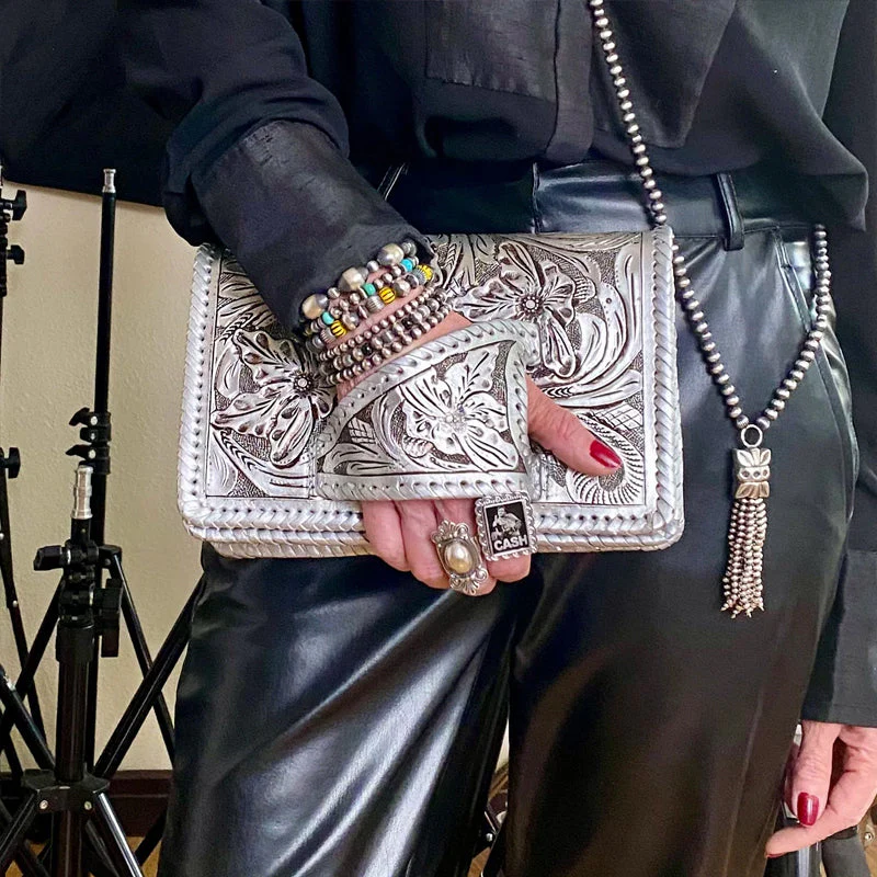 "Silver Flower Dance" Western-Style Clutch - Image 5